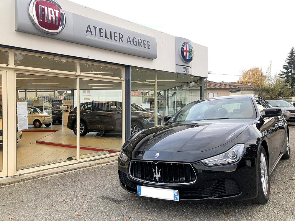 devanture avec Maserati